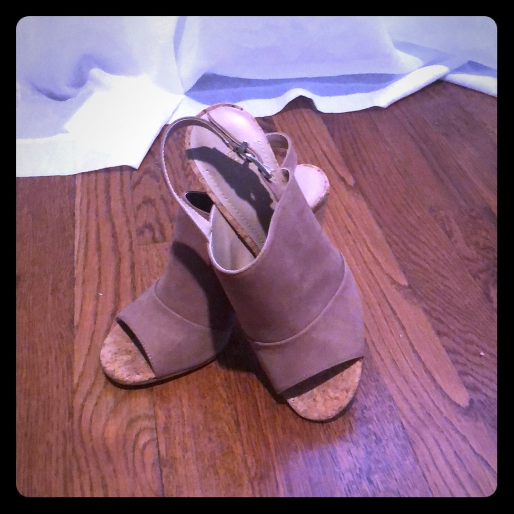 Mid heel shoe